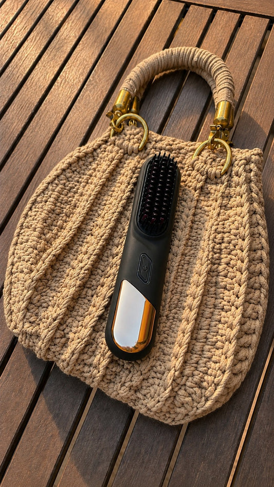 Plancha de pelo inalámbrica: qué es y por qué llevarla en el bolso